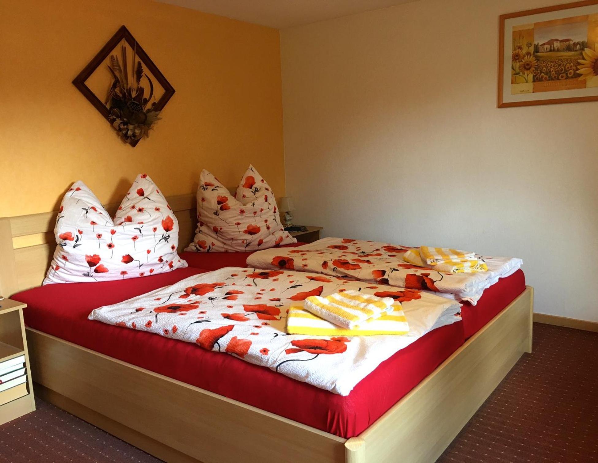 Ferienwohnung Rennsteigblick Suhl Esterno foto